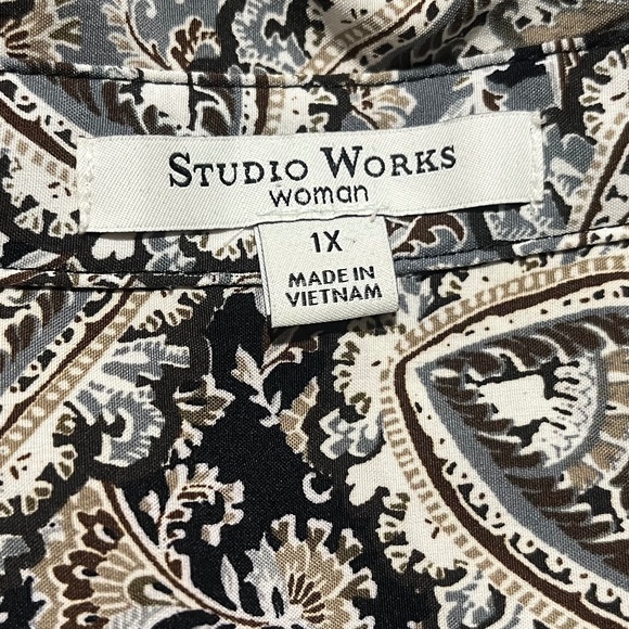 Studio Works Woman Long sleeve, Button down, multi color, Blouse,Size 1X - Picture 4 of 5